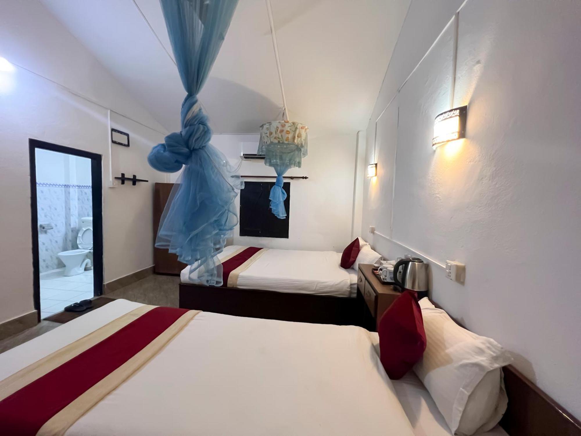 Hotel Ama Garden Sauraha Exteriér fotografie
