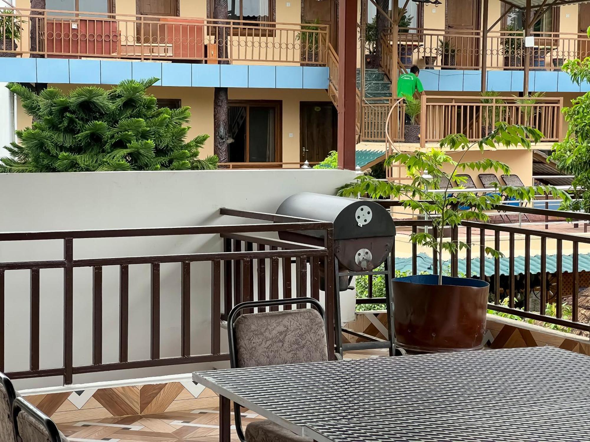 Hotel Ama Garden Sauraha Exteriér fotografie