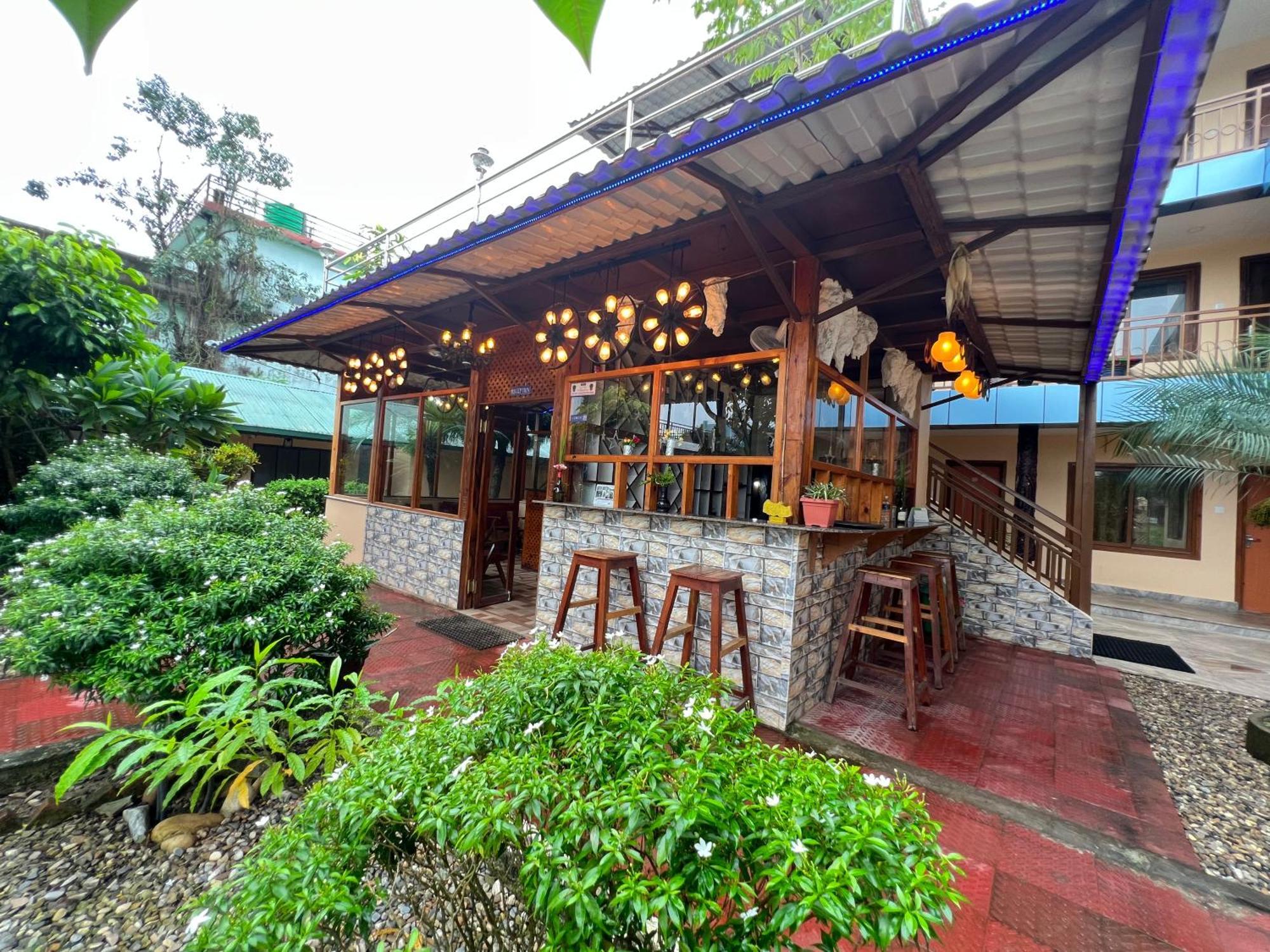 Hotel Ama Garden Sauraha Exteriér fotografie