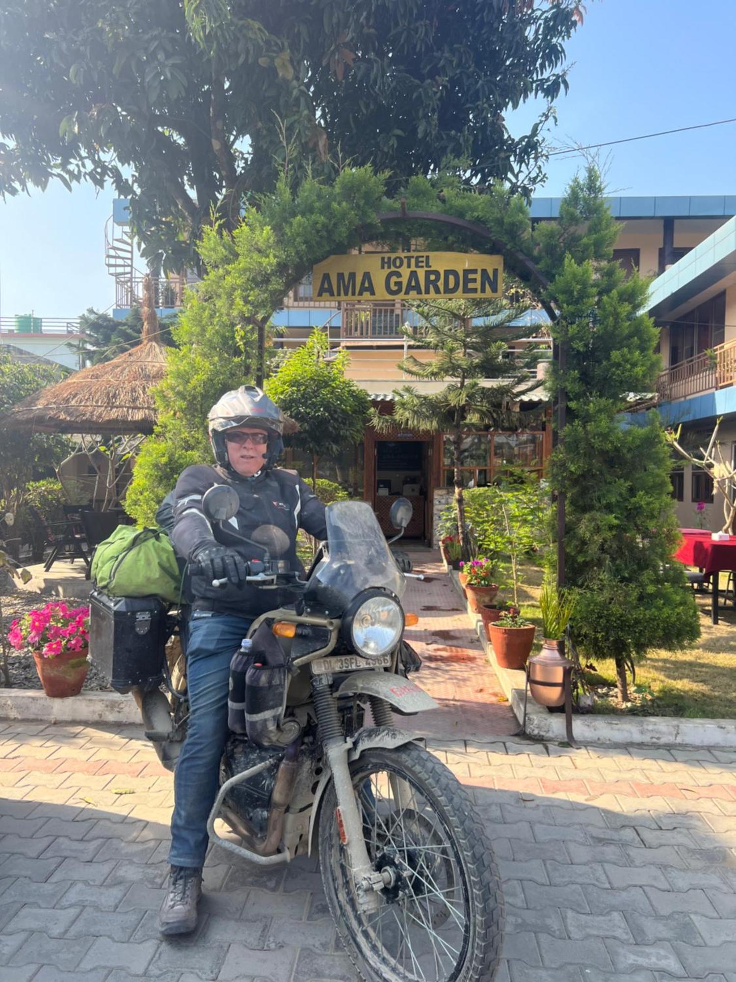 Hotel Ama Garden Sauraha Exteriér fotografie