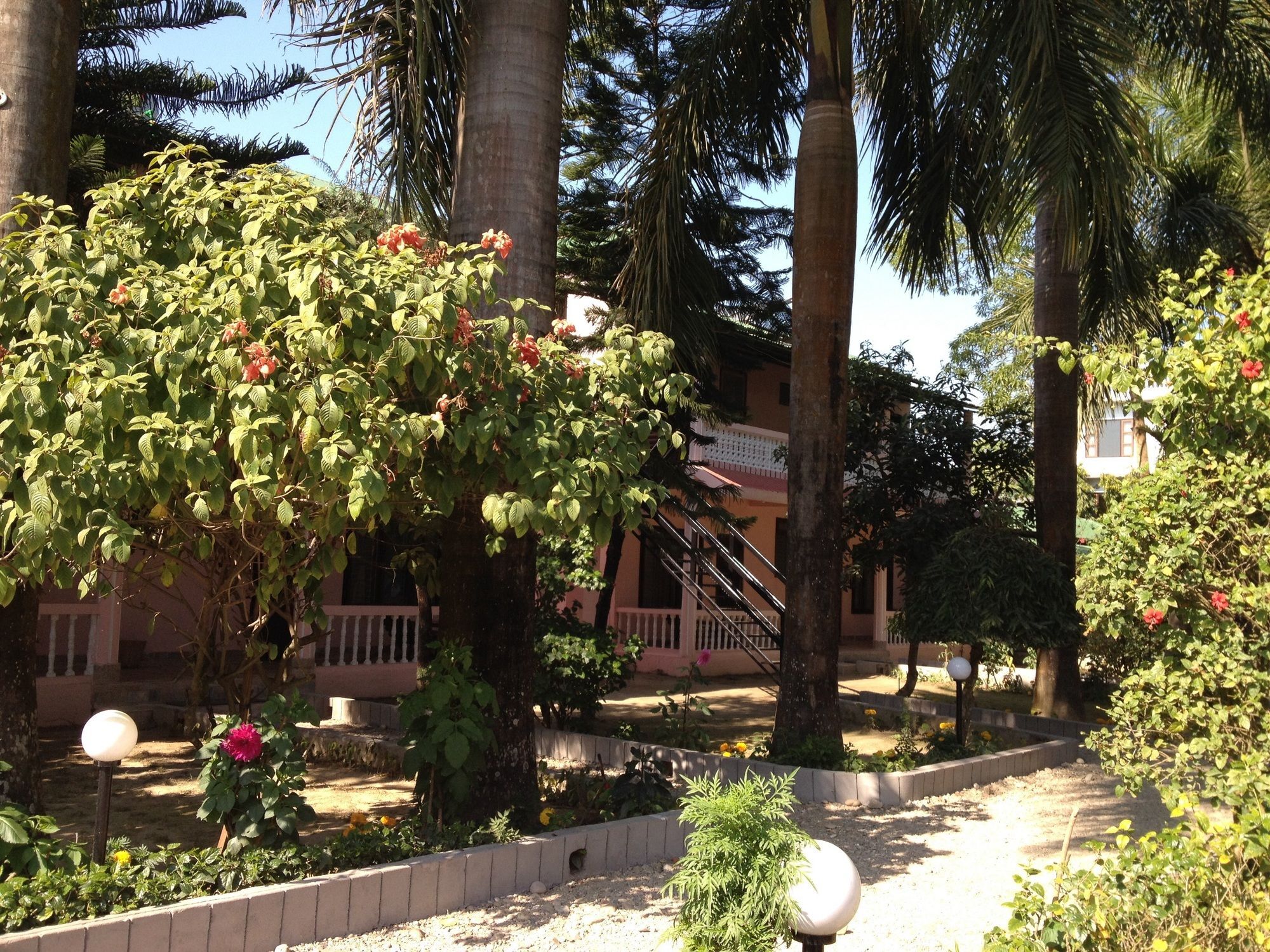 Hotel Ama Garden Sauraha Exteriér fotografie