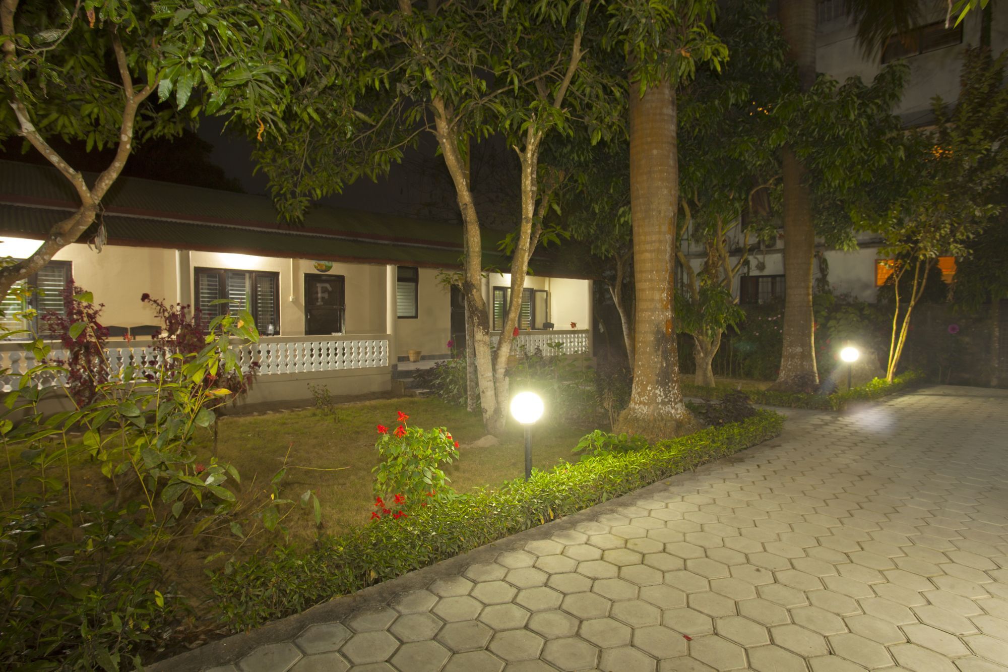 Hotel Ama Garden Sauraha Exteriér fotografie